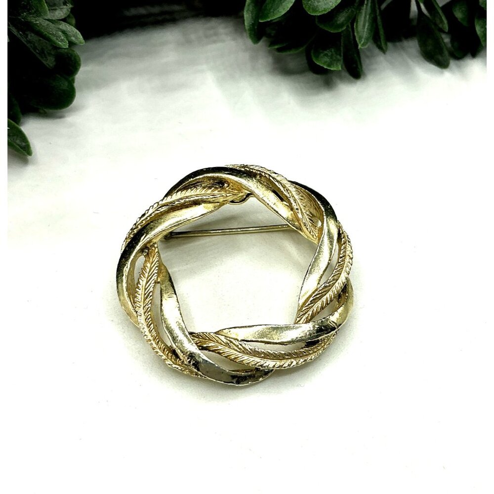 Vintage Gold-Tone Wreath-Style Brooch Pin With Textured and Polished Design